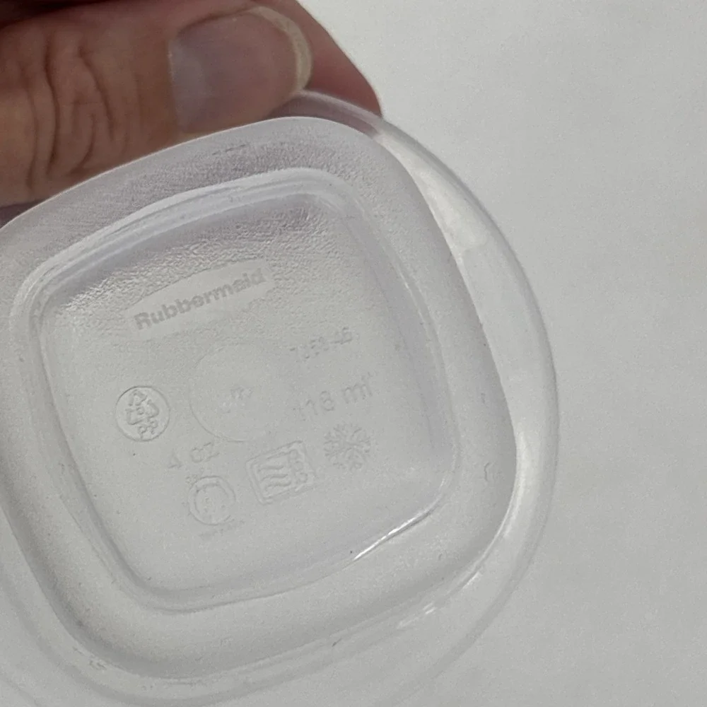 Rubbermaid Container LOT (5)  1.25 Cup, (2) 7 Cups & (4) 4 oz Red Snap-on Lids